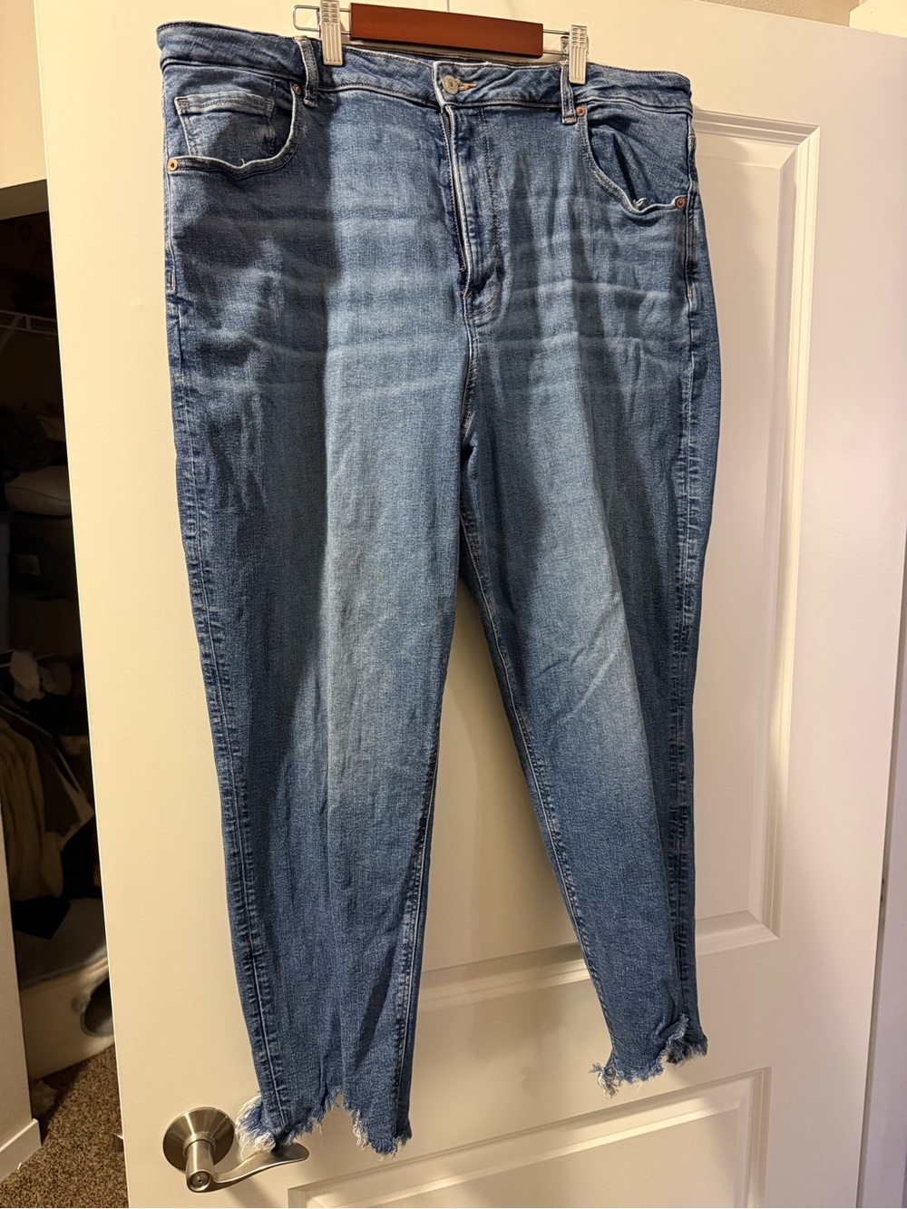 American Eagle Outfitters Light Blue Cropped Ankle Jeans